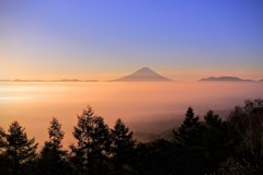 雲海に浮かぶ