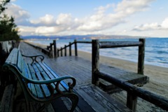 海辺のベンチ