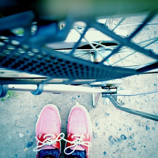 足と自転車