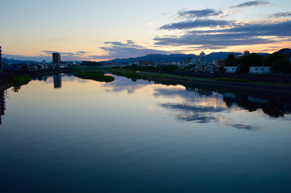 鏡川