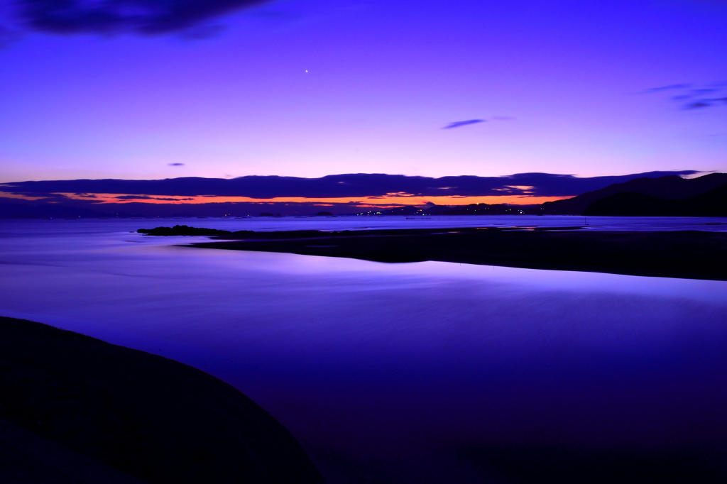 夕暮れの浜辺