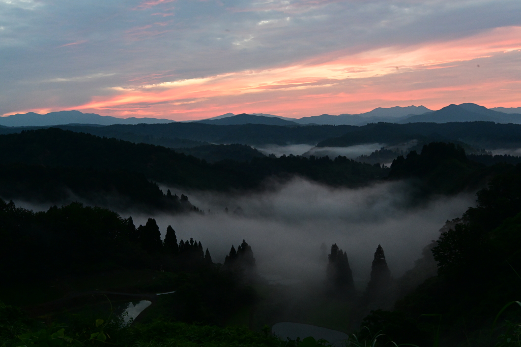 棚池の夜明け