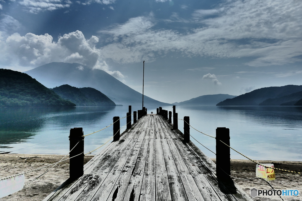 夏空の中禅寺湖  ２