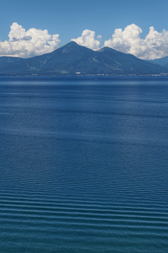猪苗代湖と磐梯山２