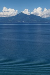 猪苗代湖と磐梯山２