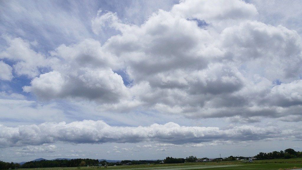 風が吹き荒れた日の空４