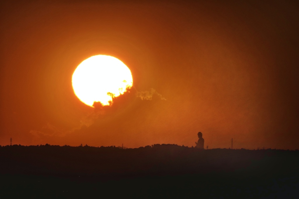 富士に沈む太陽と大仏