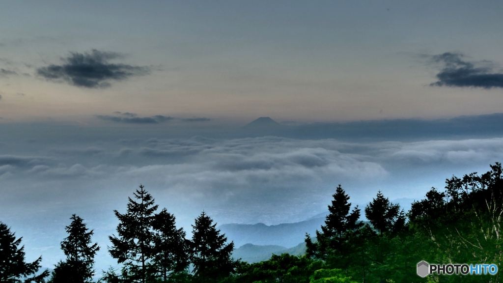 雲上の富士山１