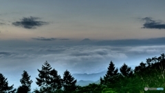 雲上の富士山１