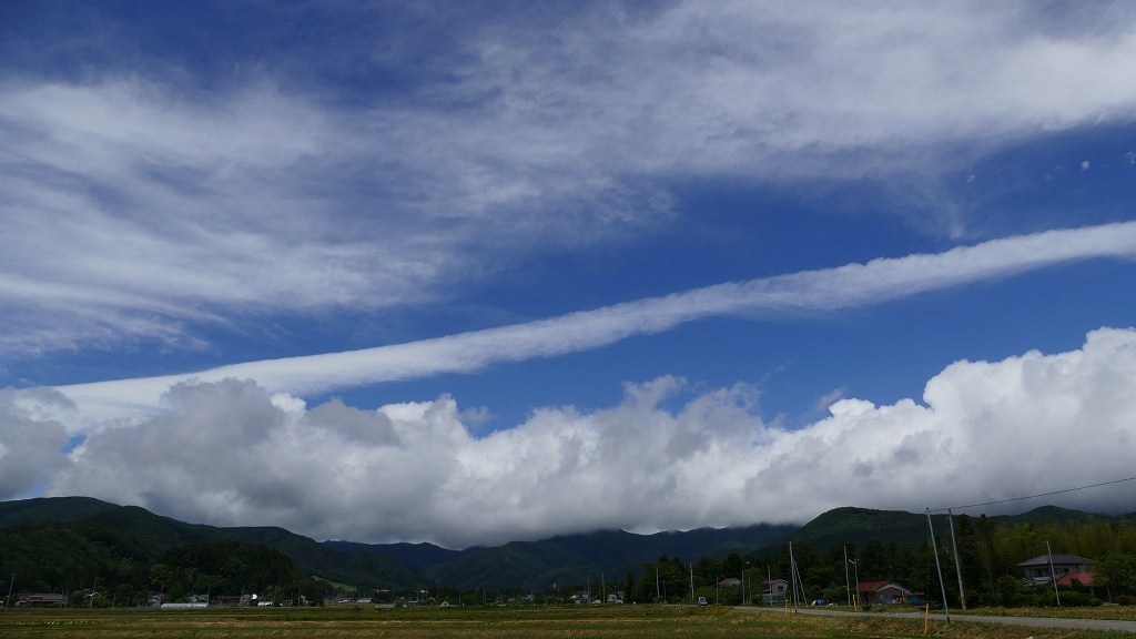 風が吹き荒れた日の空１