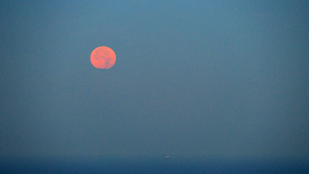 パール富士、山頂のシルエットのみ(汗)