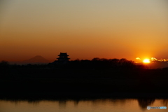 太陽と城と富士山