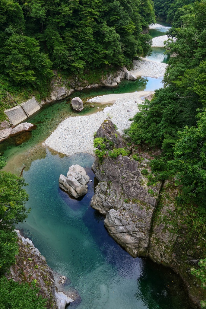 川澄み流れゆく