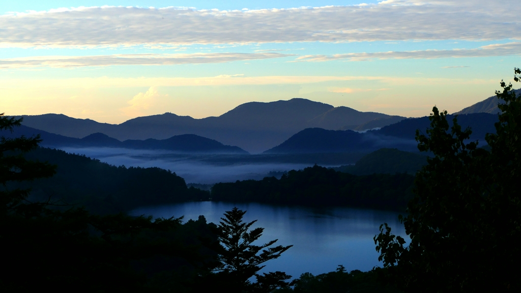 夜明け間もなく