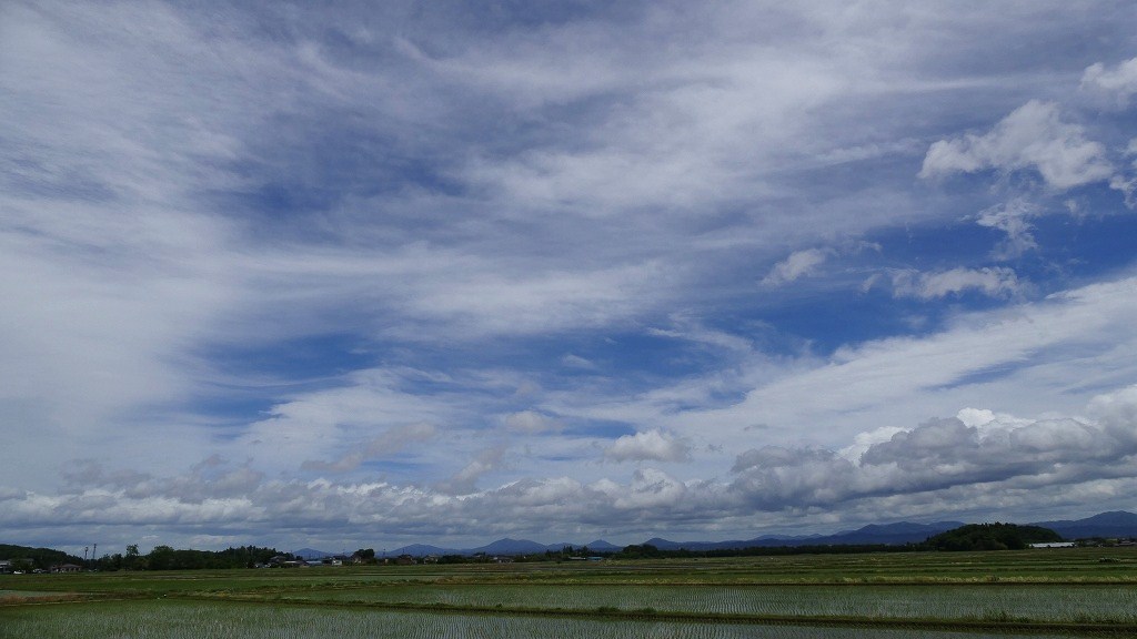 風が吹き荒れた日の空３