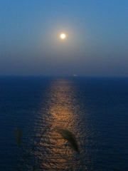 沈み行くスーパームーン