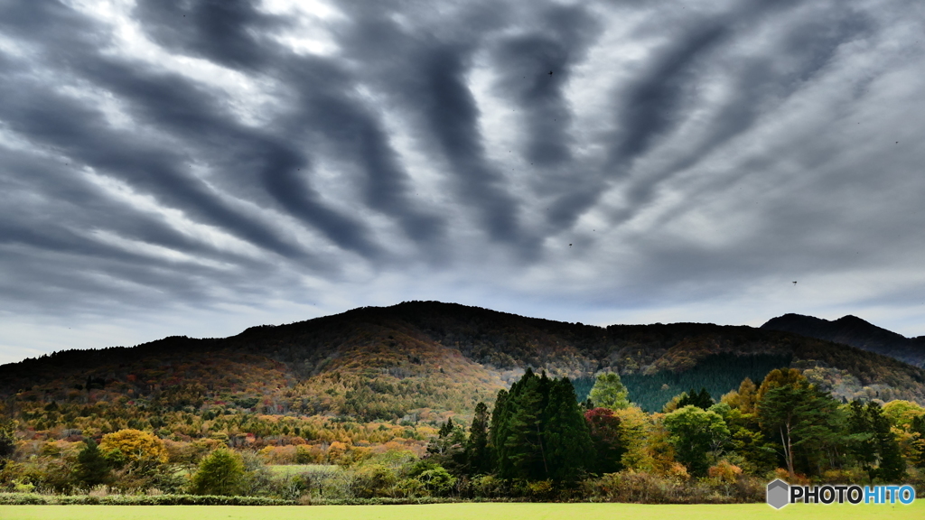 迫る雲