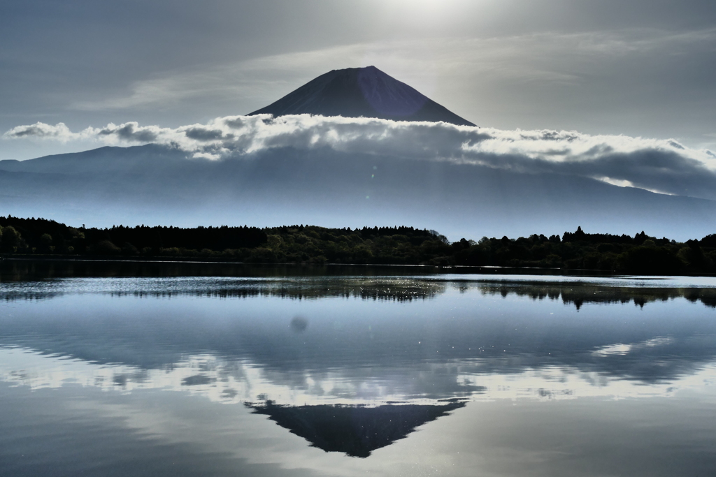 写り込む富士山