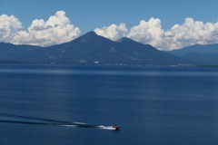 猪苗代湖と磐梯山３