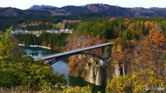 1170401 川と橋と紅葉@福島県三島町