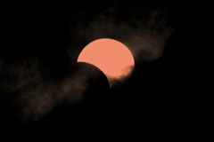 太陽と月、そして雲