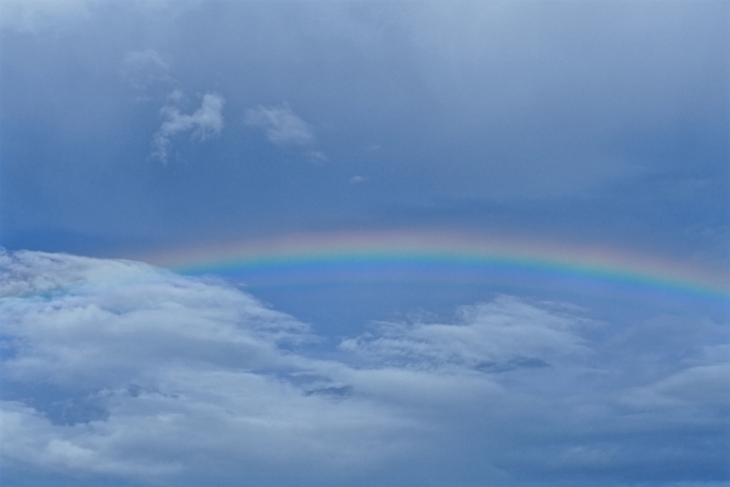 空と雲と虹と