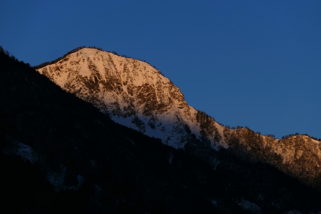 夜明けの白根山