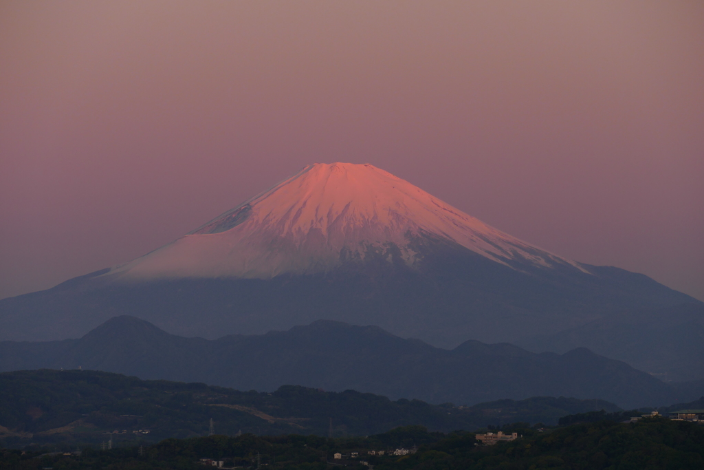 赤く染まる富士山