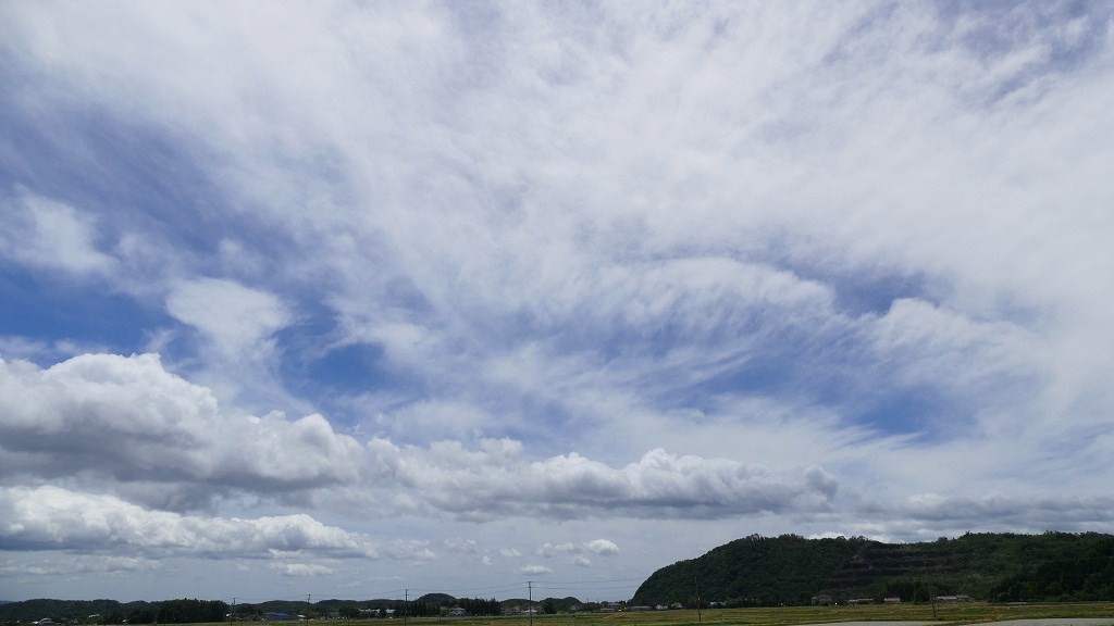 風が吹き荒れた日の空２
