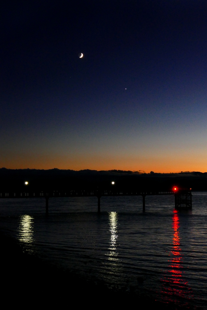 月と星と湖と
