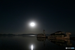 深夜の猪苗代湖