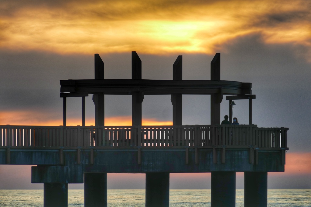 小さな幸せの鐘を鳴らす二人