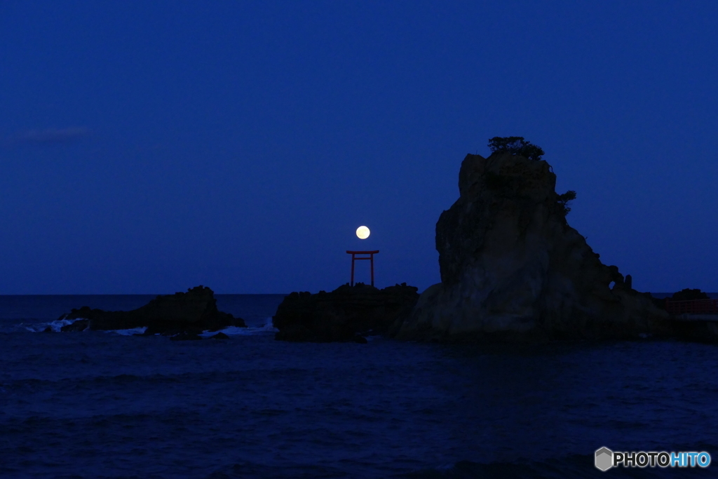 満月と鳥居と その２