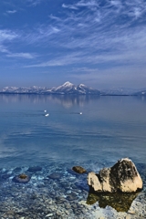 猪苗代湖と磐梯山と白鳥