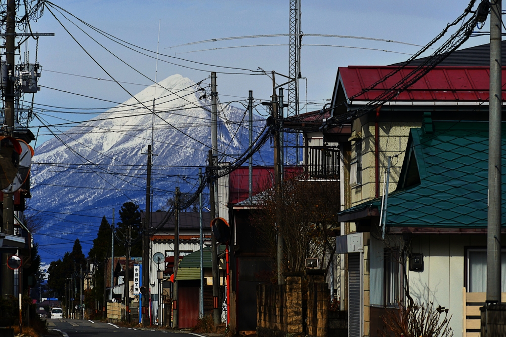 磐梯山と町と