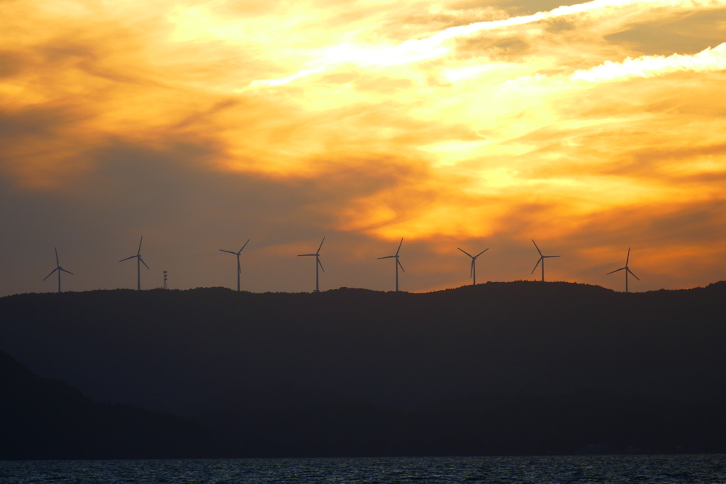 燃える空に風車