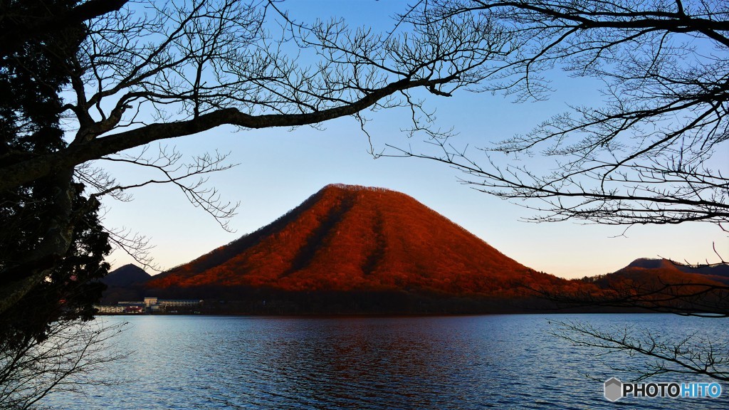 夕陽に染まる榛名富士