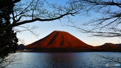 夕陽に染まる榛名富士