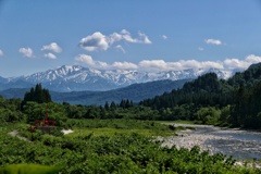 遠く飯豊連峰