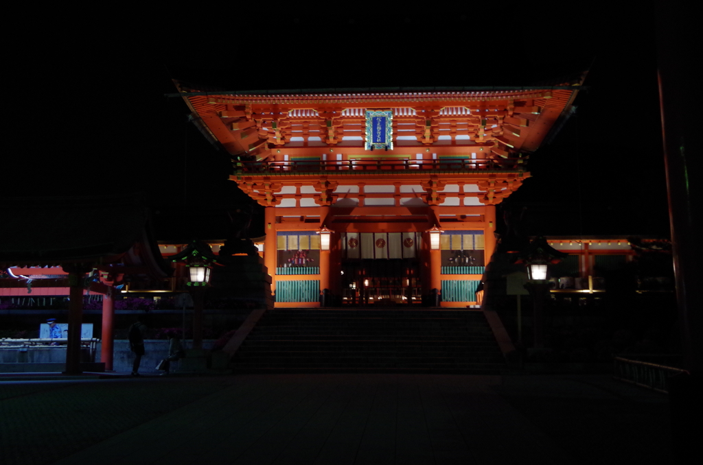 夜の伏見稲荷