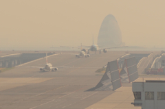 三機の飛行機