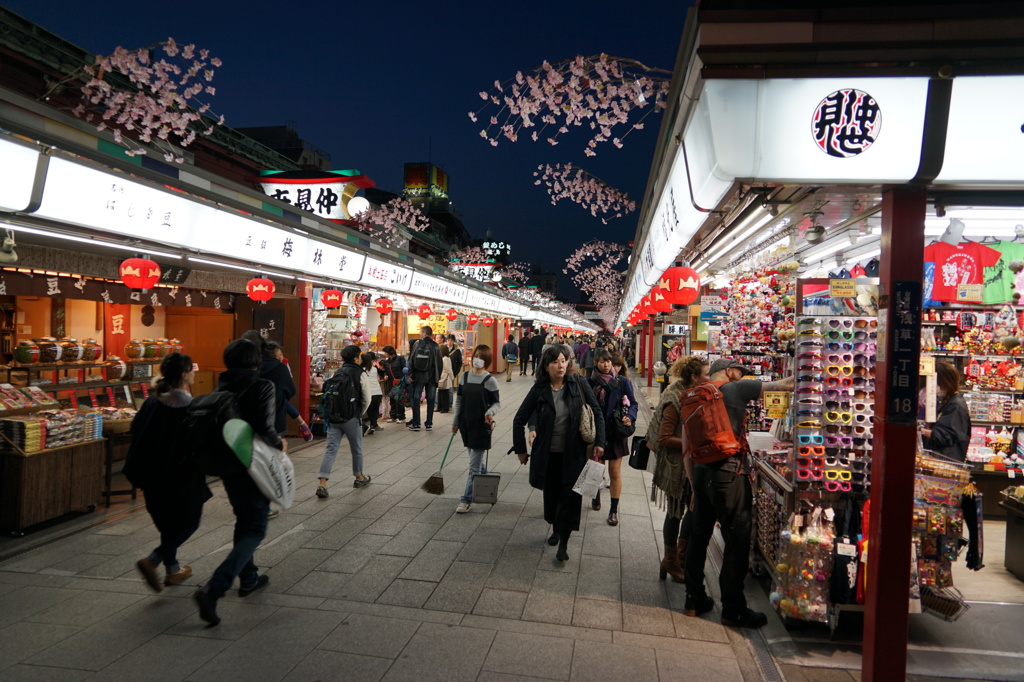 夜の仲見世