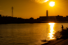 釣り人と夕日。