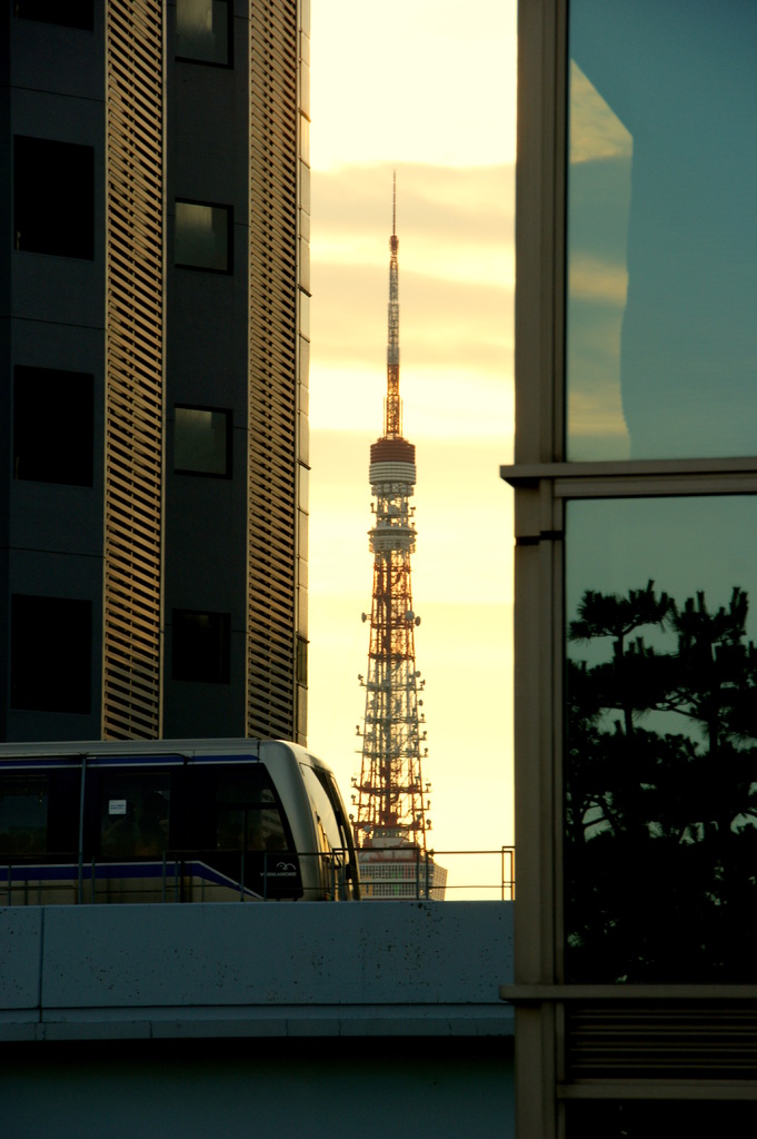 東京タワー　～ソラとビルと、時々、ゴトン～