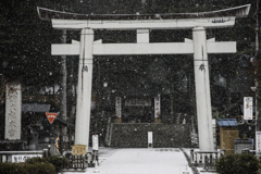 雪の鳥居
