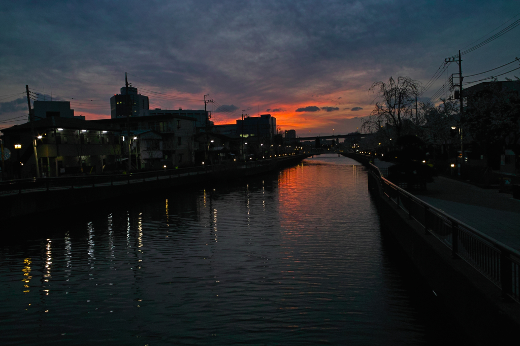 水辺の夕焼け