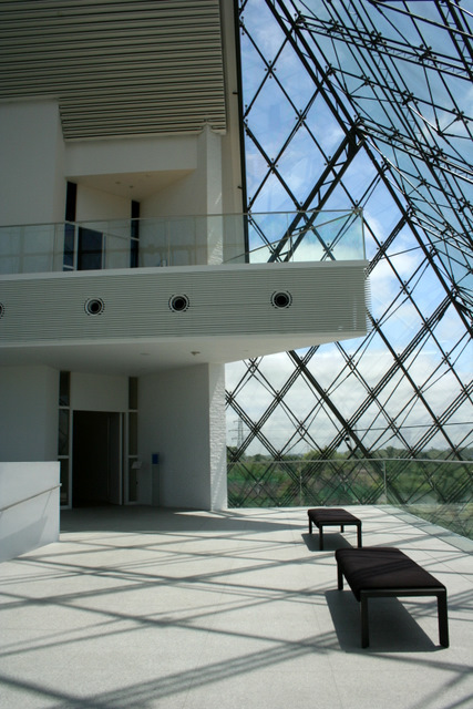 モエレ沼公園 ガラスのピラミッド「HIDAMARI」