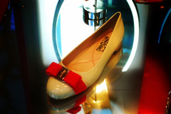 赤いリボンの靴