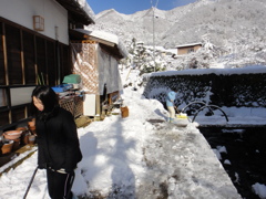 但馬國　小佐の郷　雪の正月　雪かき