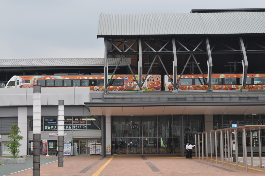 高知ぜよ！④高知駅とアンパンマン号